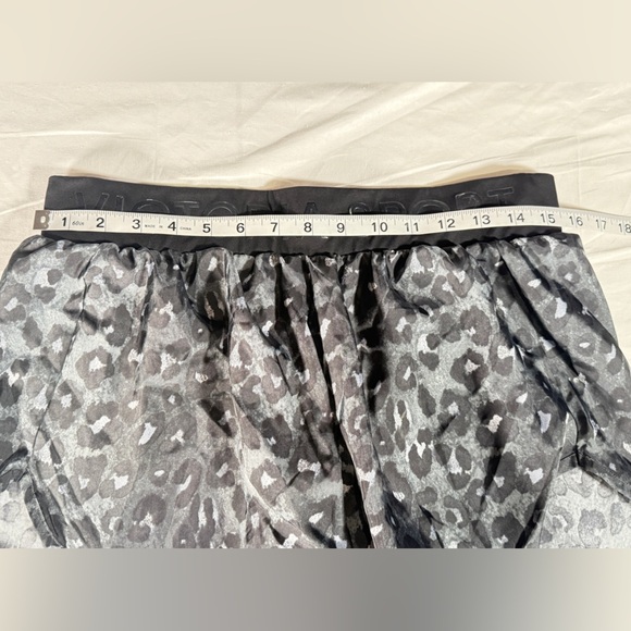 Victoria secret sport Black Leopard Print Shorts size medium - Picture 3 of 6